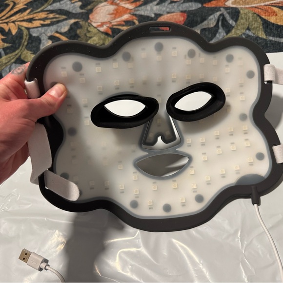 LED Red Light Face Mask - Picture 2 of 2